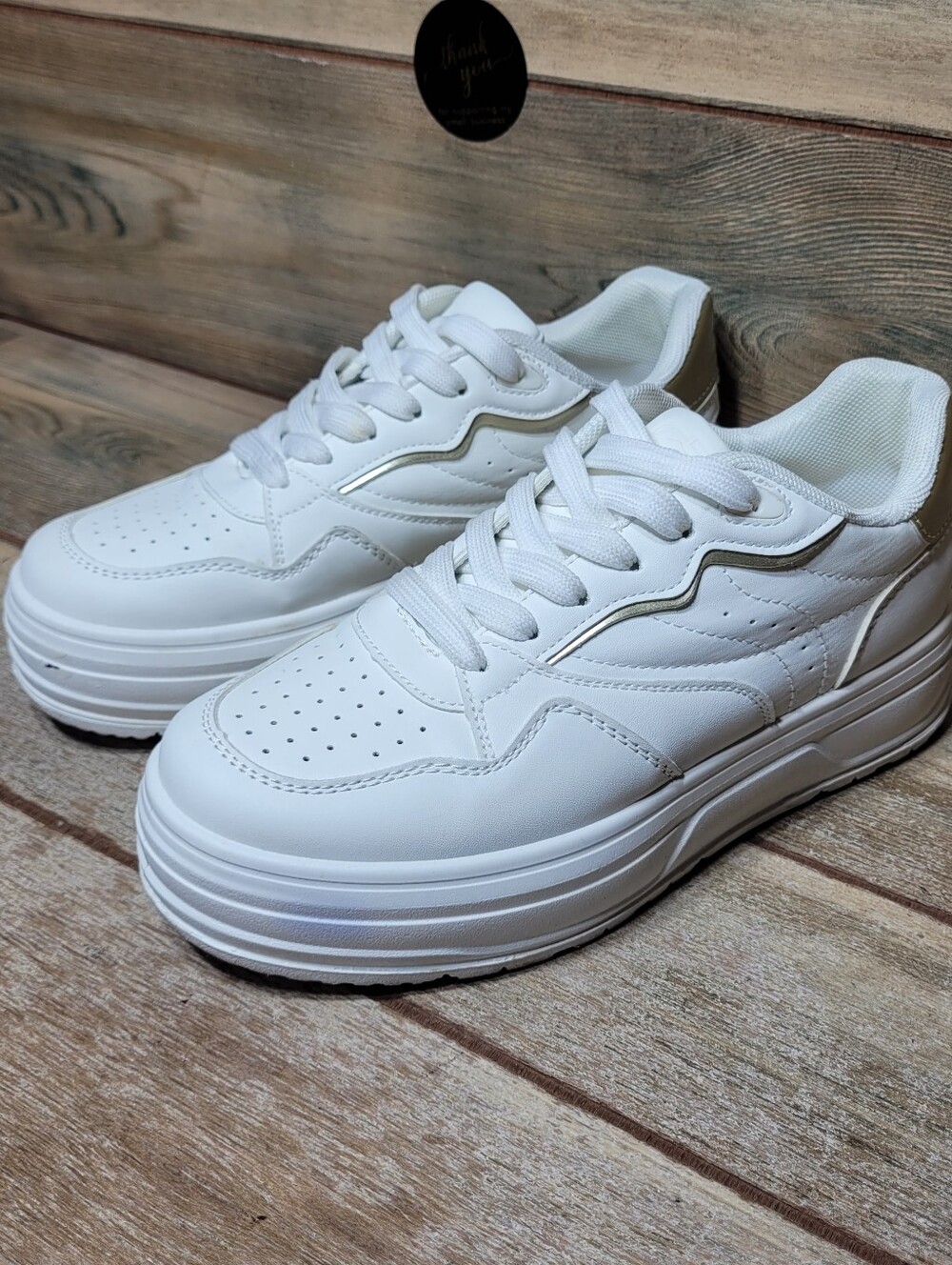Ecko Unltd Red Rhino Womens White & Gold Sneakers Size 6